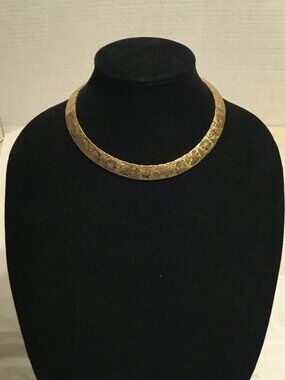 Vintage and gorgeous Egyptian Revival type gold tone choker with floral design